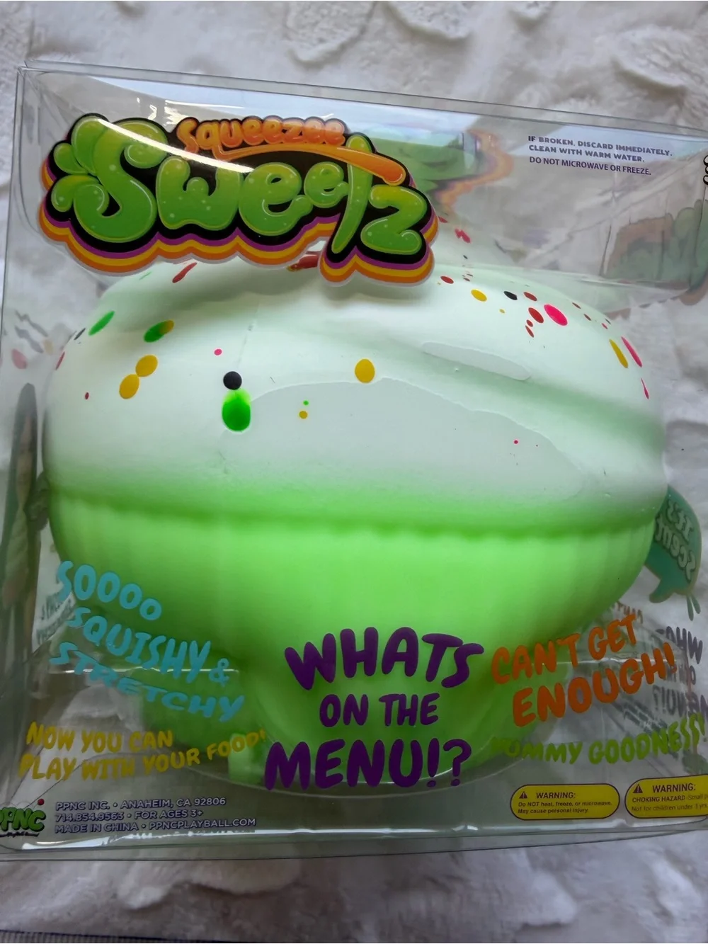 🧁💚 **NIB & SEALED – JUMBO CUPCAKE SQUISHY!** 💚🧁